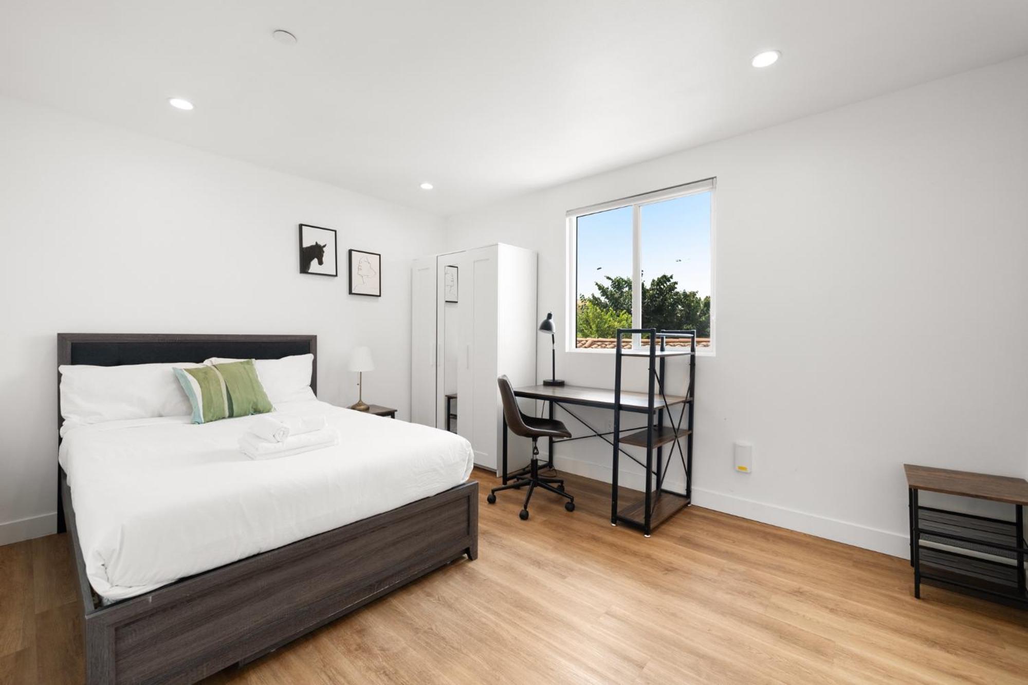 Modern Getaway In The Heart Of La Near Usc, Private Room With Share Living Room And Kitchen Los Angeles Exterior photo
