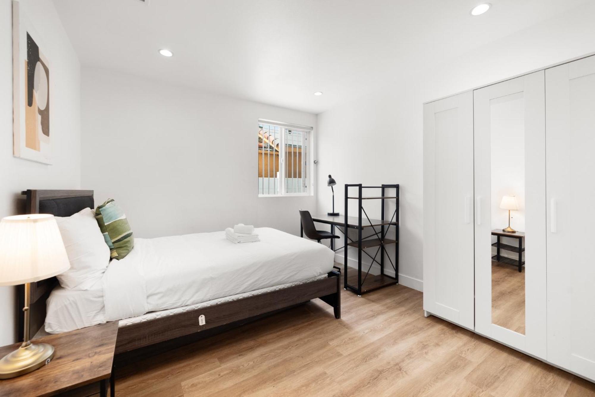 Modern Getaway In The Heart Of La Near Usc, Private Room With Share Living Room And Kitchen Los Angeles Exterior photo