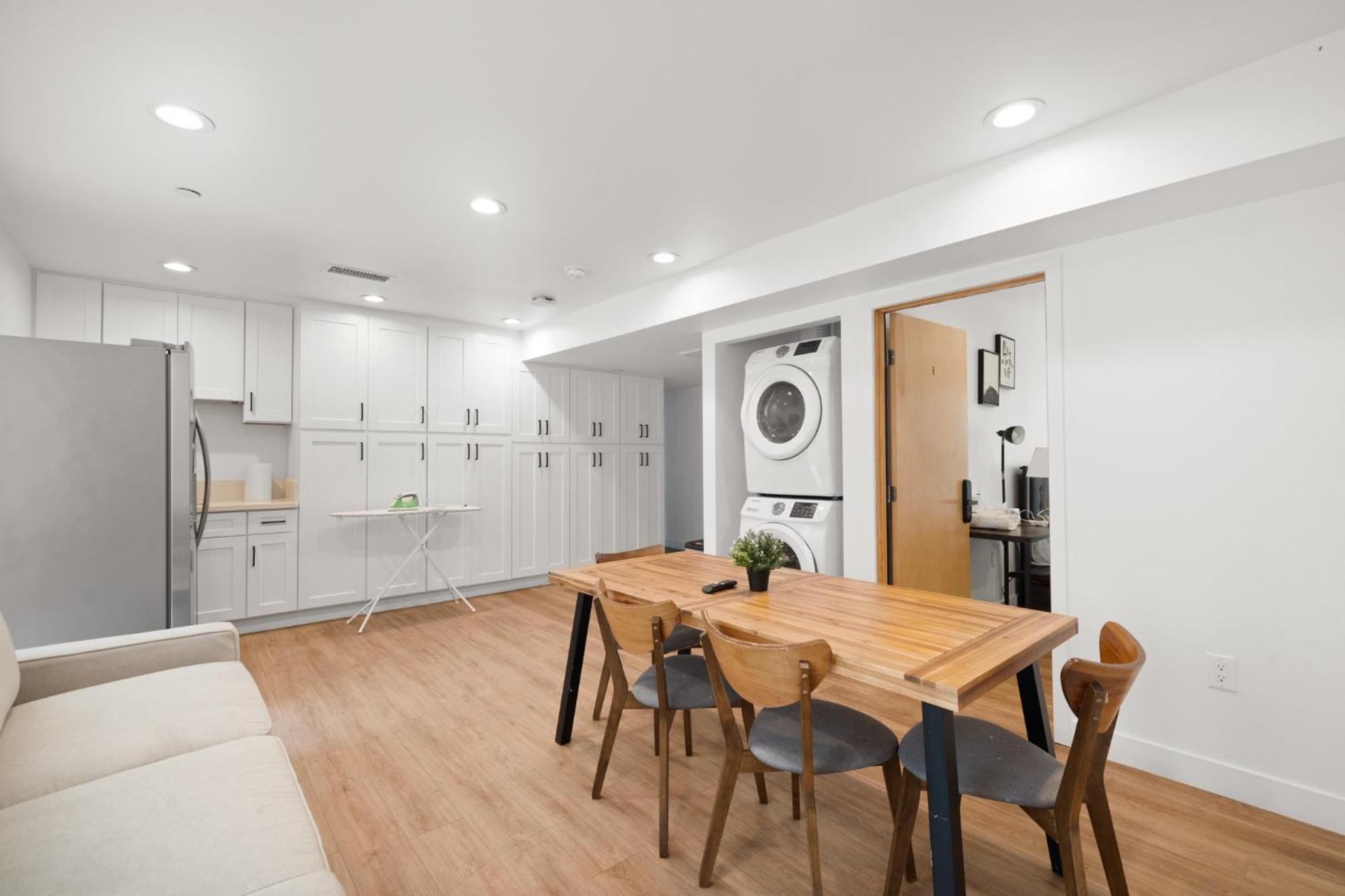 Modern Getaway In The Heart Of La Near Usc, Private Room With Share Living Room And Kitchen Los Angeles Exterior photo