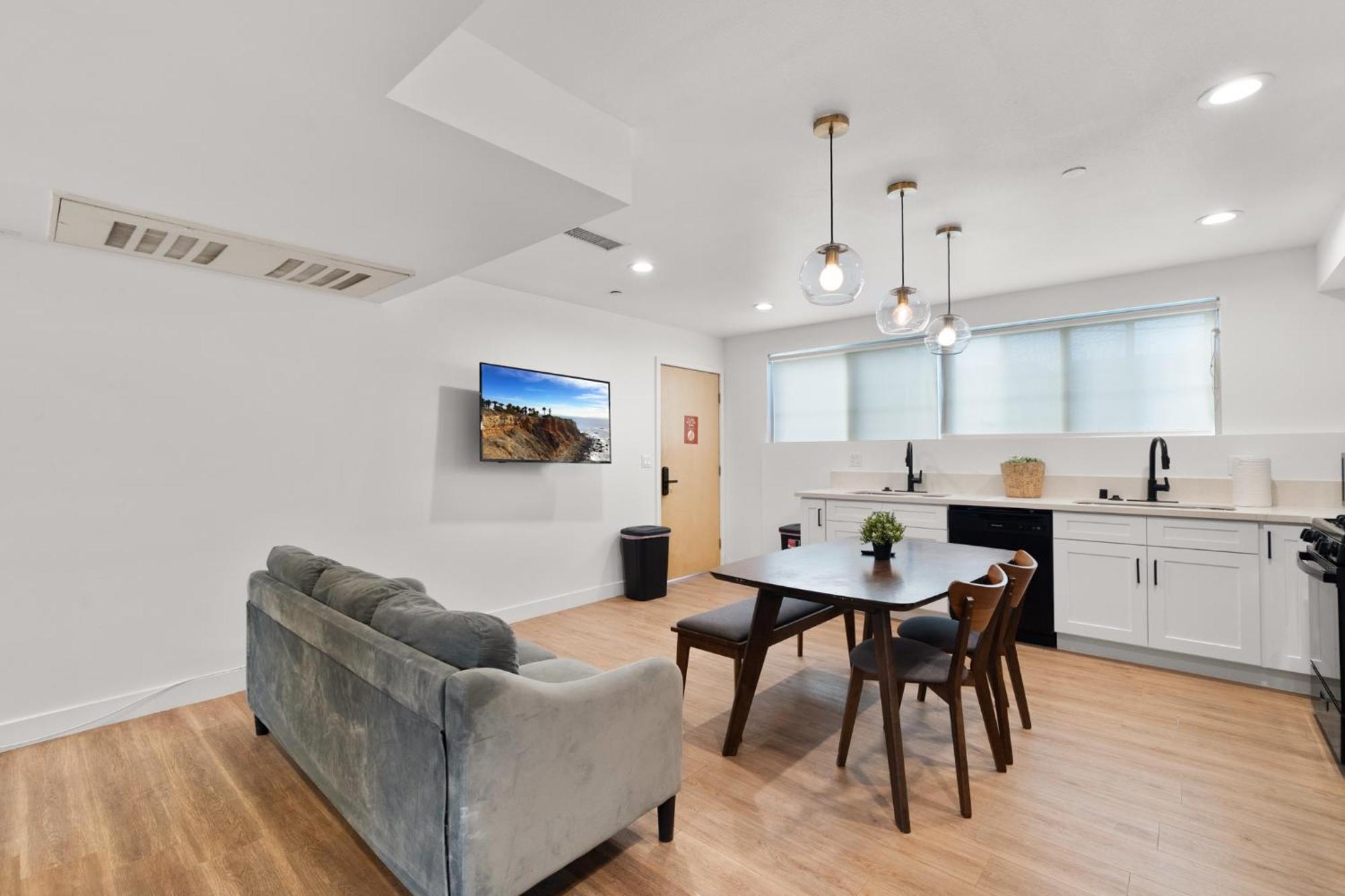Modern Getaway In The Heart Of La Near Usc, Private Room With Share Living Room And Kitchen Los Angeles Exterior photo