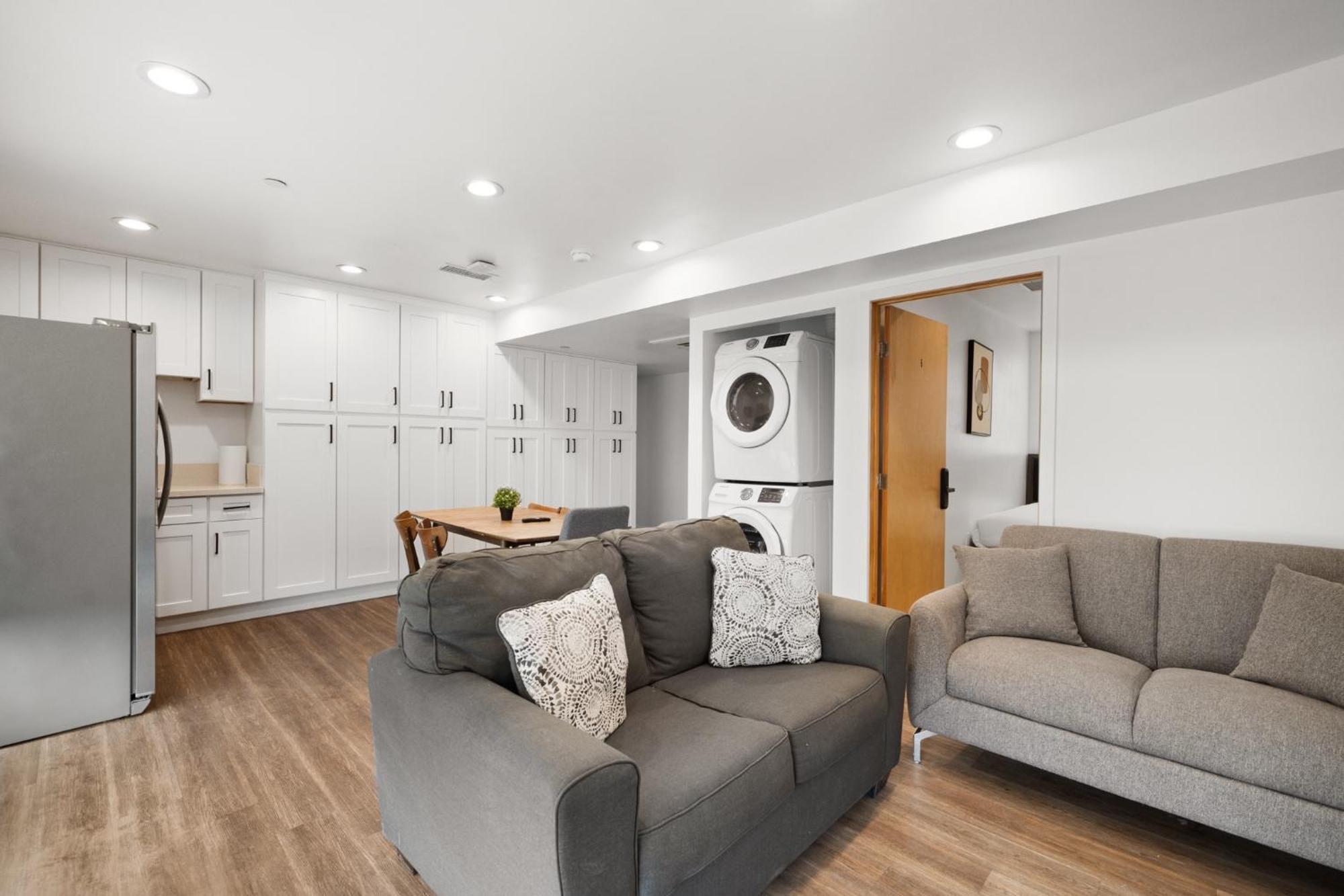 Modern Getaway In The Heart Of La Near Usc, Private Room With Share Living Room And Kitchen Los Angeles Exterior photo