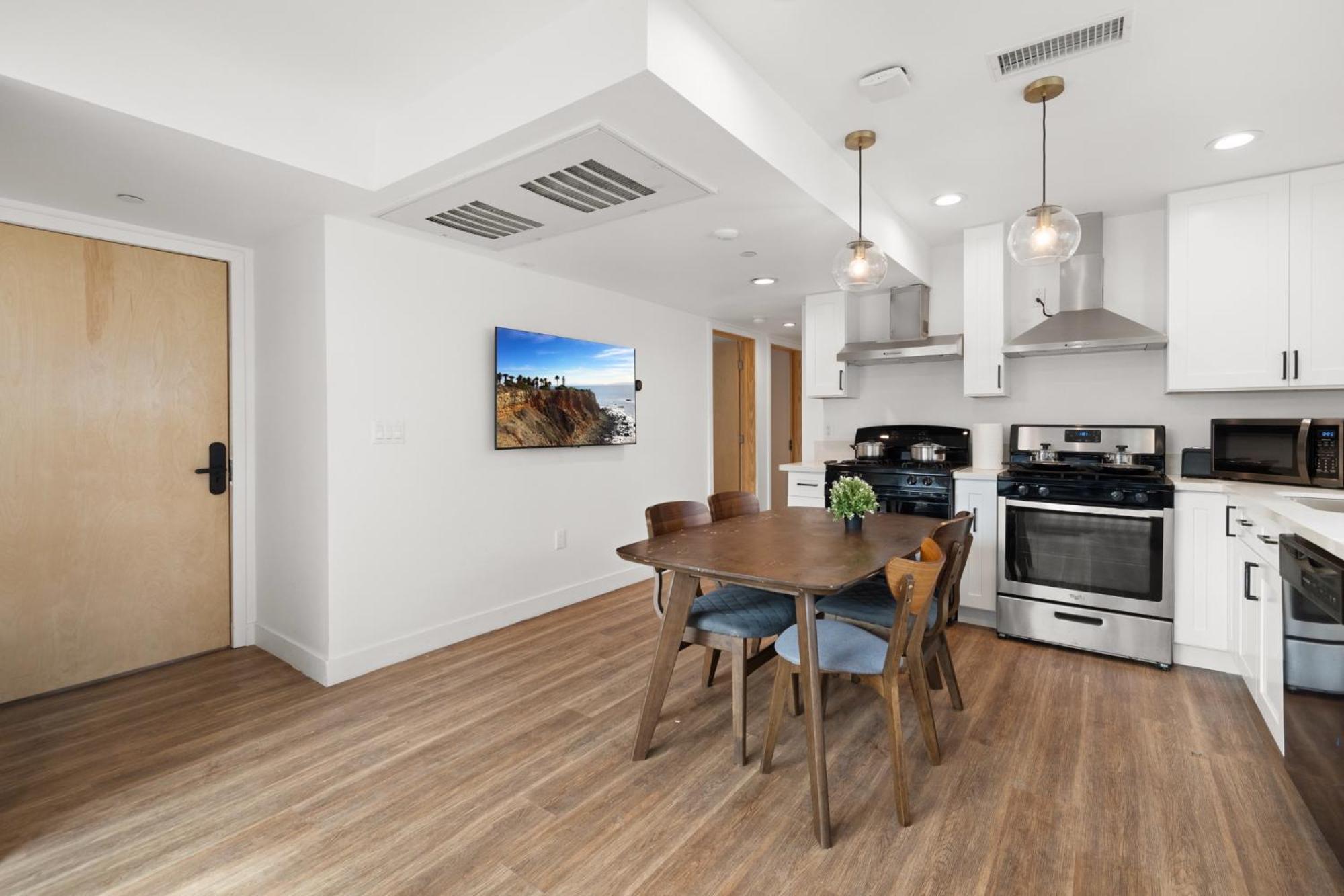Modern Getaway In The Heart Of La Near Usc, Private Room With Share Living Room And Kitchen Los Angeles Exterior photo