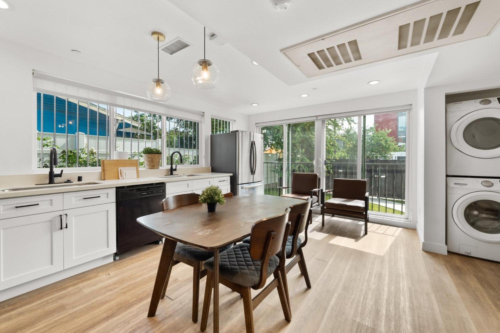 Modern Getaway In The Heart Of La Near Usc, Private Room With Share Living Room And Kitchen Los Angeles Exterior photo