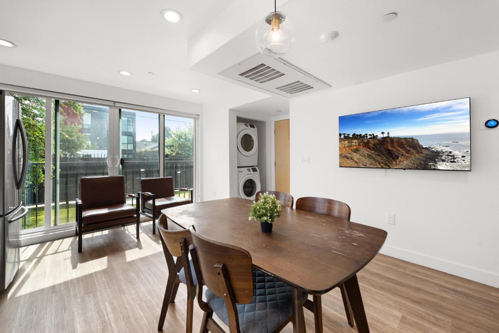 Modern Getaway In The Heart Of La Near Usc, Private Room With Share Living Room And Kitchen Los Angeles Exterior photo