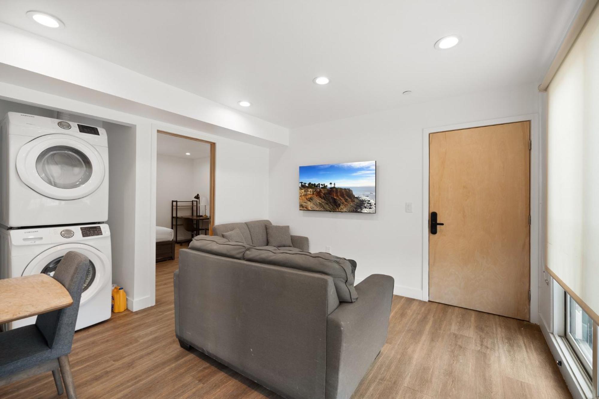 Modern Getaway In The Heart Of La Near Usc, Private Room With Share Living Room And Kitchen Los Angeles Exterior photo