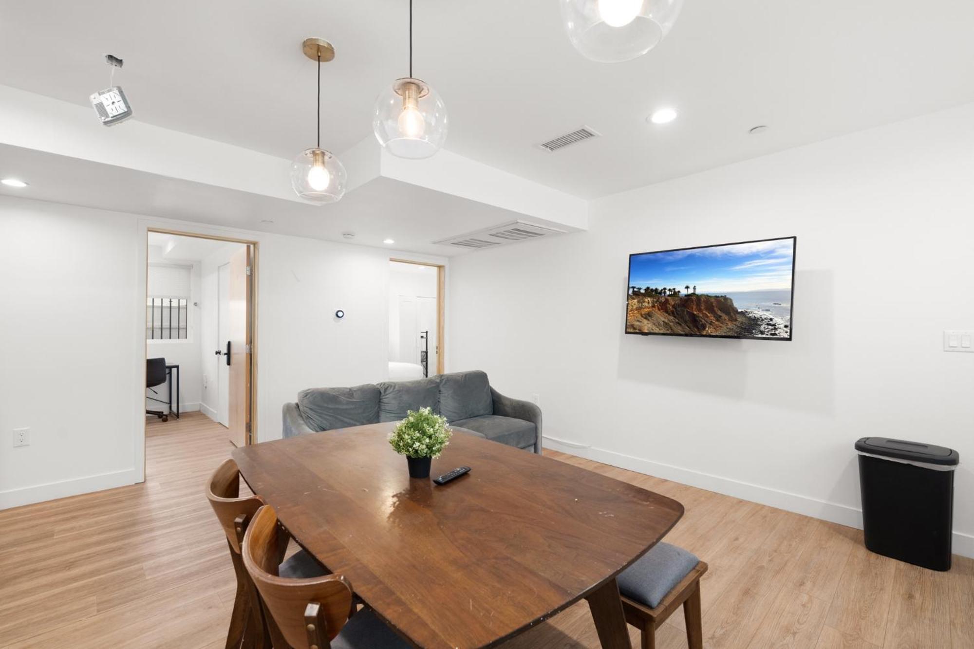 Modern Getaway In The Heart Of La Near Usc, Private Room With Share Living Room And Kitchen Los Angeles Exterior photo