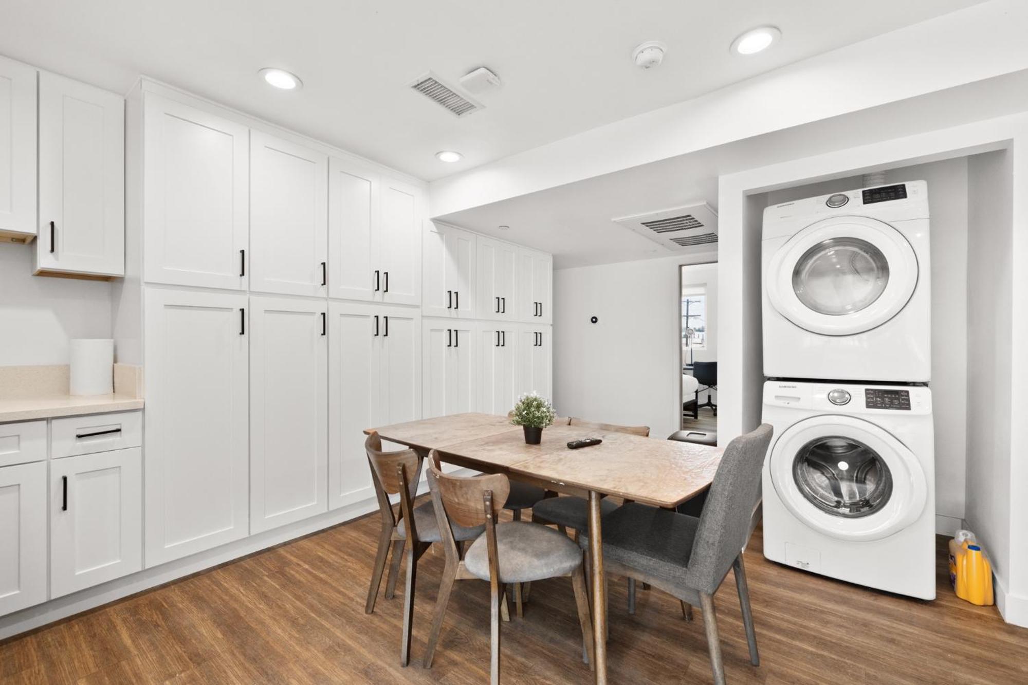 Modern Getaway In The Heart Of La Near Usc, Private Room With Share Living Room And Kitchen Los Angeles Exterior photo